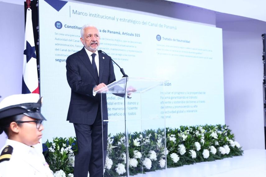 Canal de Panamá estudia corredores energético y logístico para diversificar ingresos