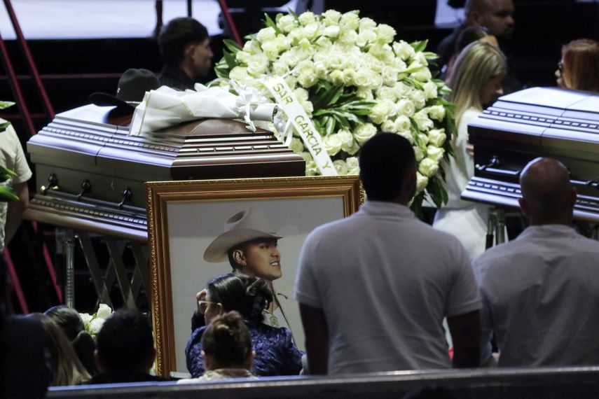 En un ambiente más cercano a la celebración que al duelo