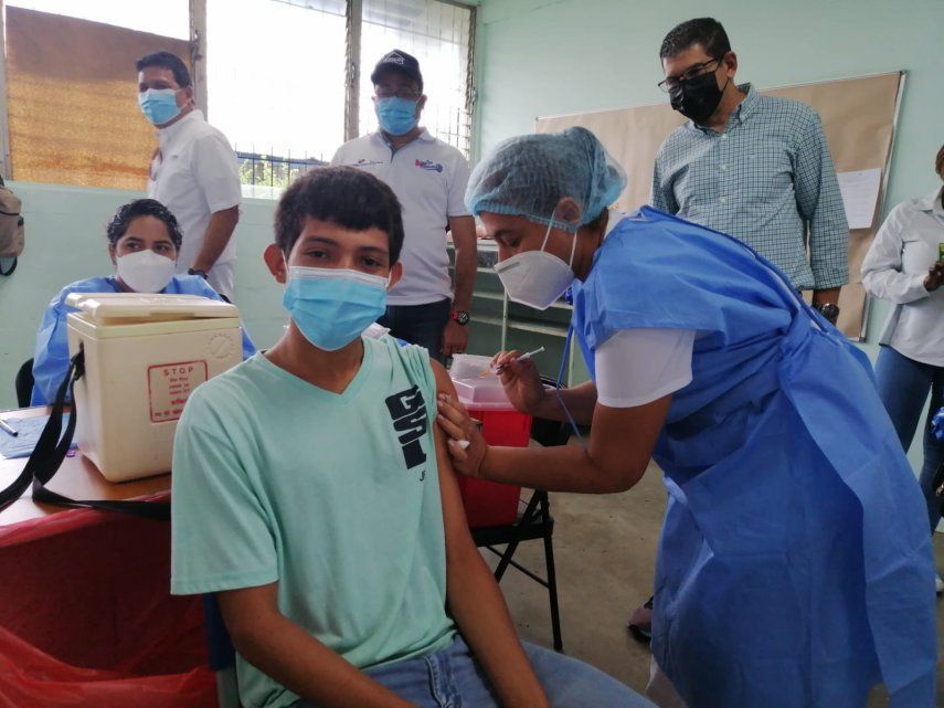 El MINSA agregó que tras los barridos de vacunación realizados en las últimas dos semanas en la provincia de Herrera, se colocaron 71,482 dosis de vacuna Pfizer. Foto/MINSA