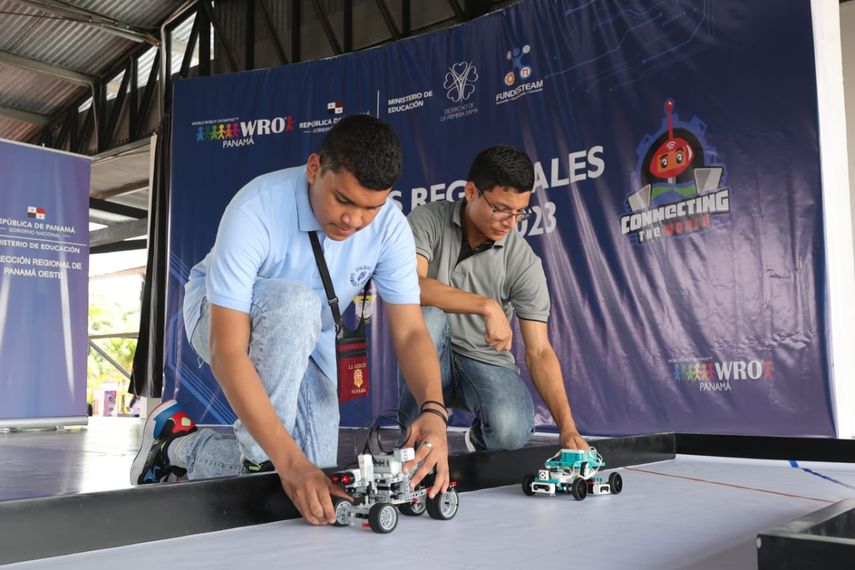 Las Olimpiadas Regionales de Robótica sirven para seleccionar los mejores proyectos para la Olimpiada Nacional. Las Olimpiadas Regionales de Robótica sirven para seleccionar los mejores proyectos para la Olimpiada Nacional.