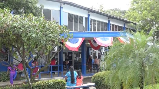 Acudientes piden ser incluidos por MEDUCA en certificaciones