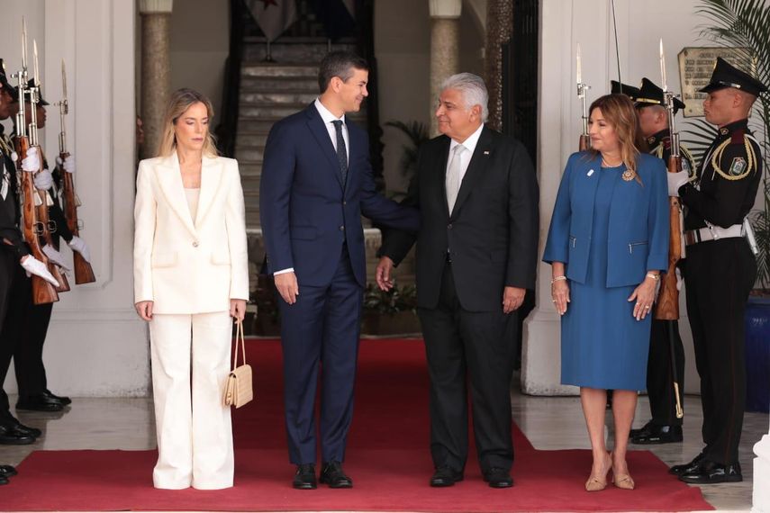 Los presidentes de Panam&aacute;, Jos&eacute; Ra&uacute;l Mulino, y de Paraguay, Santiago Pe&ntilde;a, afirmaron este lunes que impulsan de manera in&eacute;dita la integraci&oacute;n comercial bilateral y regional, durante un pronunciamiento conjunto en que resaltaron como bondades de sus pa&iacute;ses la estabilidad pol&iacute;tica y econ&oacute;mica.