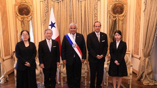 Cinco embajadores entregan credenciales al presidente Mulino