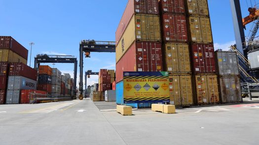 APM Terminals Panama, subsidiaria del grupo AP Moller-Maersk (Países Bajos), asumirá transitoriamente la operación de dos puertos en torno al Canal, después de que el Supremo declarara inconstitucional el contrato de concesión entre el Estado panameño y la empresa Panama Ports Company (PPC). APM Terminals Panama, subsidiaria del grupo AP Moller-Maersk (Países Bajos), asumirá transitoriamente la operación de dos puertos en torno al Canal, después de que el Supremo declarara inconstitucional el contrato de concesión entre el Estado panameño y la empresa Panama Ports Company (PPC).