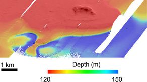 El Instituto Nacional de Oceanografía y Geofísica Aplicada (OGS) muestra un volcán en un mapa batimétrico de alta resolución del lecho marino del Mediterráneo. | Foto: AFP