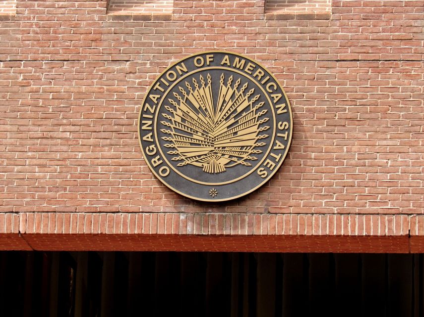 OEA condena irrupción de Ecuador en Embajada de México en Quito