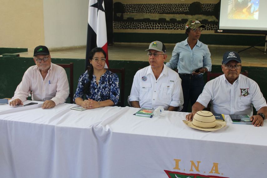 Ministro del MIDA hace un llamado a conservar el agua