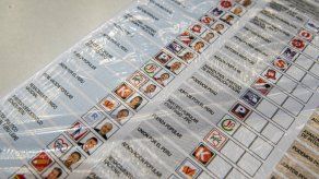 Perú vota en una presidencial impredecible en la semana más mortal de la pandemia