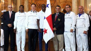 Velocista Alonso Edward recibe el Pabellón Nacional para Río 2016