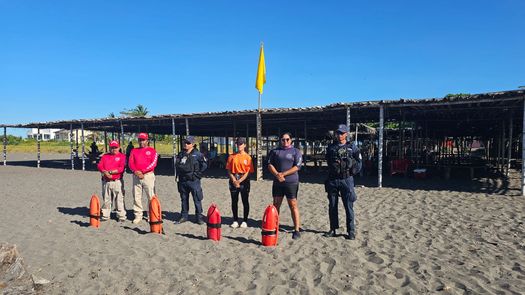Bomberos mantienen trabajo conjunto con otros estamentos. Bomberos mantienen trabajo conjunto con otros estamentos.