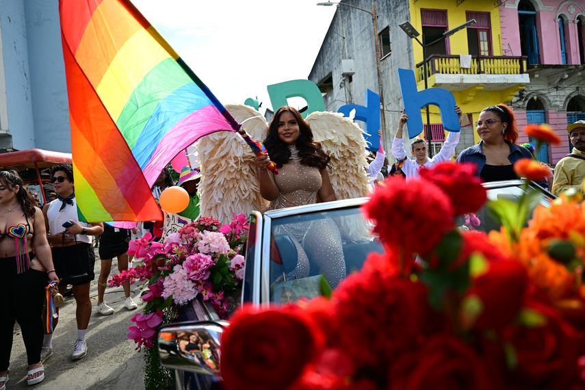 La comunidad LGTBIQ+ de Panamá celebró este sábado con su participación en la marcha del Orgullo el haber avanzado en la conquista de espacios políticos y democráticos para ganar visibilidad y exigir sus derechos, dijo el activista Iván Chanis. La comunidad LGTBIQ+ de Panamá celebró este sábado con su participación en la marcha del Orgullo el haber avanzado en la conquista de espacios políticos y democráticos para ganar visibilidad y exigir sus derechos, dijo el activista Iván Chanis.