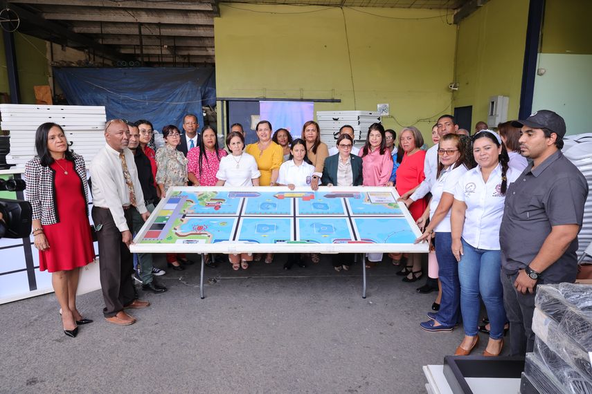 Escuelas reciben mesas de robótica para fortalecer aprendizaje