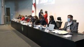 Diputados debaten reducción de matrícula educativa