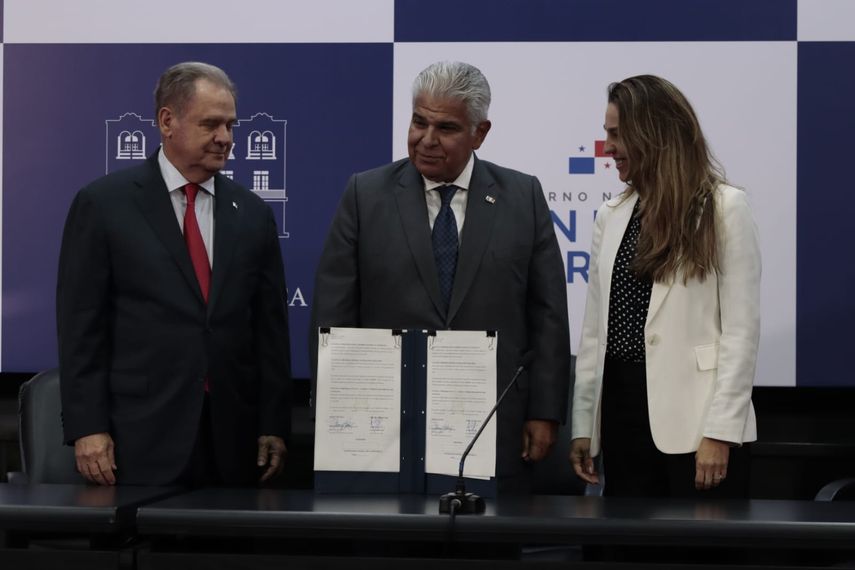 Gobierno Nacional firma contrato para actualizar plan maestro del tren Panamá - David. Gobierno Nacional firma contrato para actualizar plan maestro del tren Panamá - David.