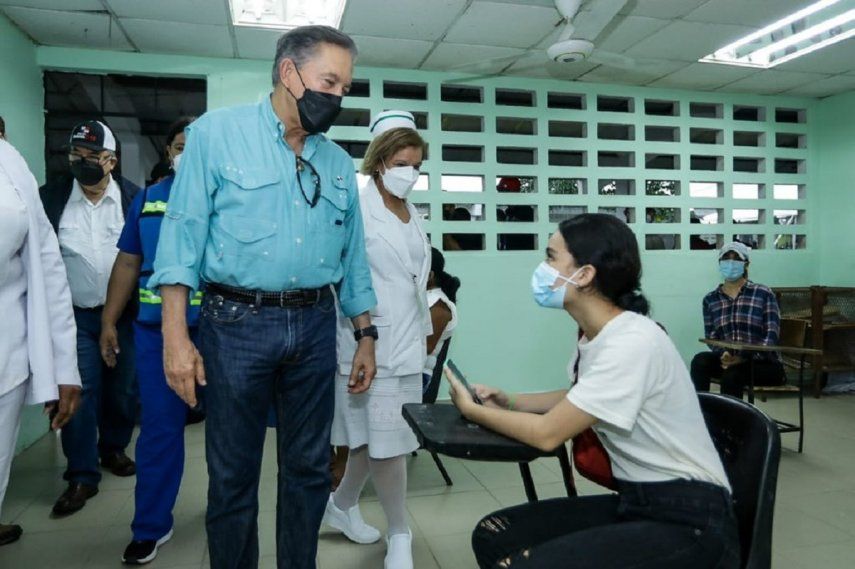 Esta información de Nito Cortizo, fue anunciada luego de realizar en el centro de vacunación ubicado en la escuela Clelia F. de Martínez.