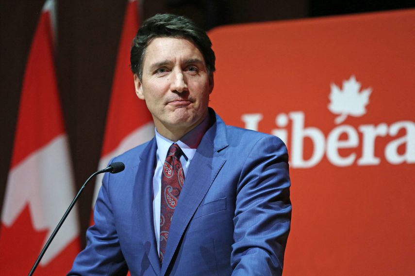 Miembros del nuevo gabinete del primer ministro de Canadá, Justin Trudeau, viajaron el jueves a Florida para mantener conversaciones con miembros del equipo del presidente electo de Estados Unidos, Donald Trump, para evitar una guerra comercial. Miembros del nuevo gabinete del primer ministro de Canadá, Justin Trudeau, viajaron el jueves a Florida para mantener conversaciones con miembros del equipo del presidente electo de Estados Unidos, Donald Trump, para evitar una guerra comercial. 