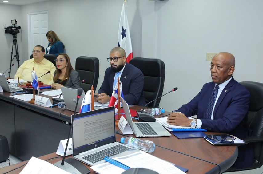 Diputados analizaron la vista presupuestaria del Ministerio de la Mujer. Diputados analizaron la vista presupuestaria del Ministerio de la Mujer.