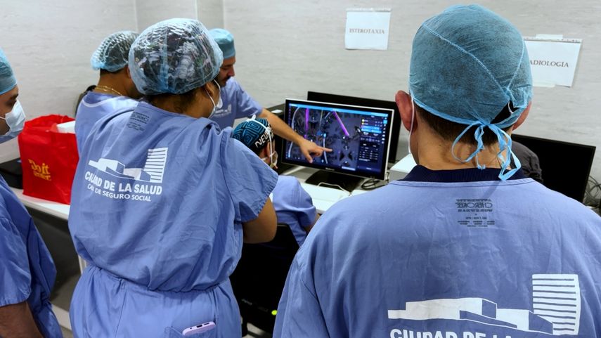 Panamá realiza con éxito su primera cirugía de estimulación cerebral profunda. Panamá realiza con éxito su primera cirugía de estimulación cerebral profunda.