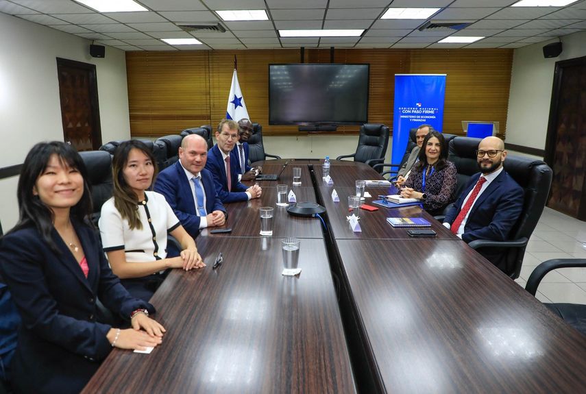 Autoridades del MEF y FMI discuten prioridades económicas del nuevo gobierno
