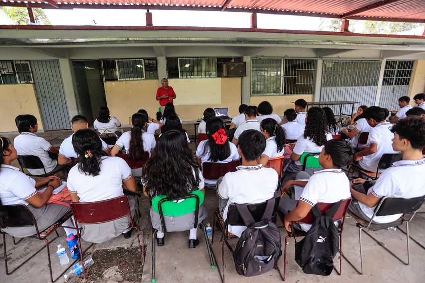Panamá entre los países con mayor disminución de mujeres en tecnología, según la OEI