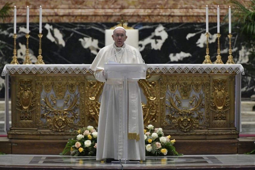 Papa pide compartir vacunas con los países pobres en Pascua marcada por la pandemia