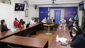 Sucre plantea a dirigentes de gremios médicos necesidad de nuevas contrataciones