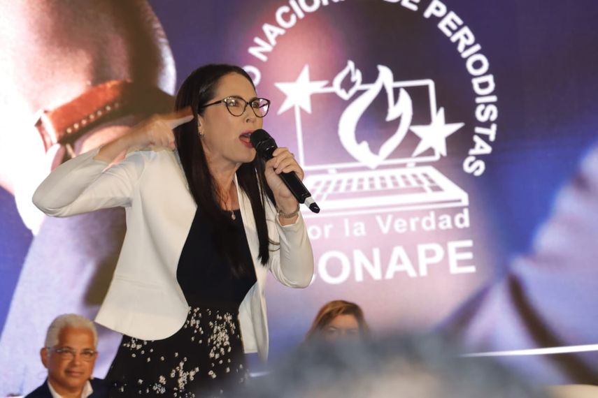 Los candidatos presidenciales expusieron sus ideas sobre libertad de expresión y respondieron preguntas de estudiantes de varias universidades del país. Los candidatos presidenciales expusieron sus ideas sobre libertad de expresión y respondieron preguntas de estudiantes de varias universidades del país.