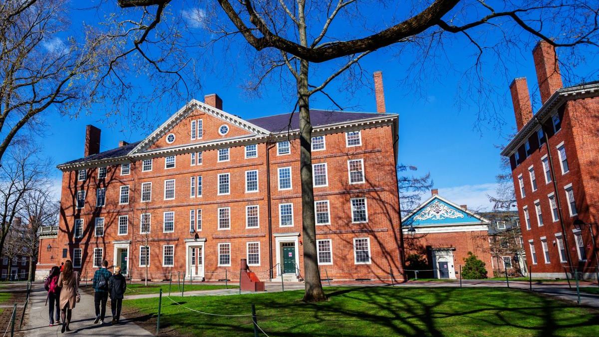Harvard ofrece becas gratis en modo online