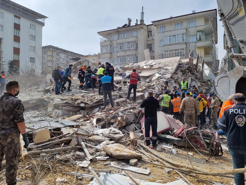 Turquía: Un muerto y decenas de heridos en réplica de sismo