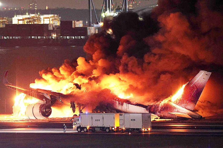 Japón: Colisión entre dos aviones en el aeropuerto de Tokio
