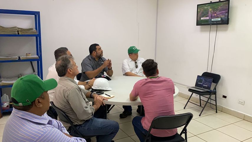 El director designado de la Autoridad de Aseo Urbano y Domiciliario de Panam&aacute; (AAUD), Ovil Moreno y el Ministro designado de Ambiente, Juan Carlos Navarro, realizaron hoy una inspecci&oacute;n a Cerro Patac&oacute;n, calificando la situaci&oacute;n del colapsado vertedero del Distrito Capital de &ldquo;estado cr&iacute;tico&rdquo;.