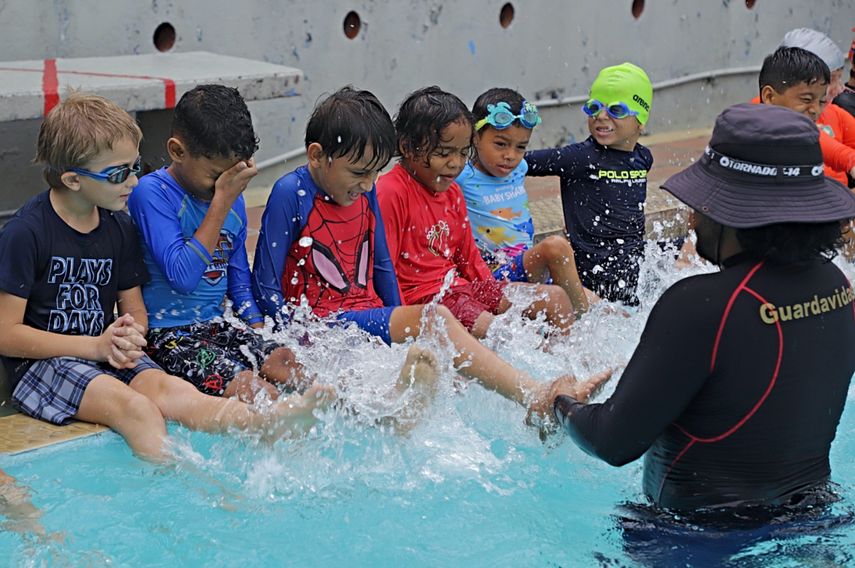 Este 2024, los cursos de Aprendo a Nadar arranca con una matrícula mayor a la del 2023 y se espera aumente durante esta semana que es última oportunidad para inscribirse, informó la Alcaldía de Panamá. Este 2024, los cursos de Aprendo a Nadar arranca con una matrícula mayor a la del 2023 y se espera aumente durante esta semana que es última oportunidad para inscribirse, informó la Alcaldía de Panamá.
