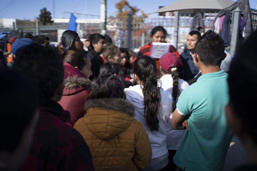 México: Migrantes parten en caravana hacia Estados Unidos