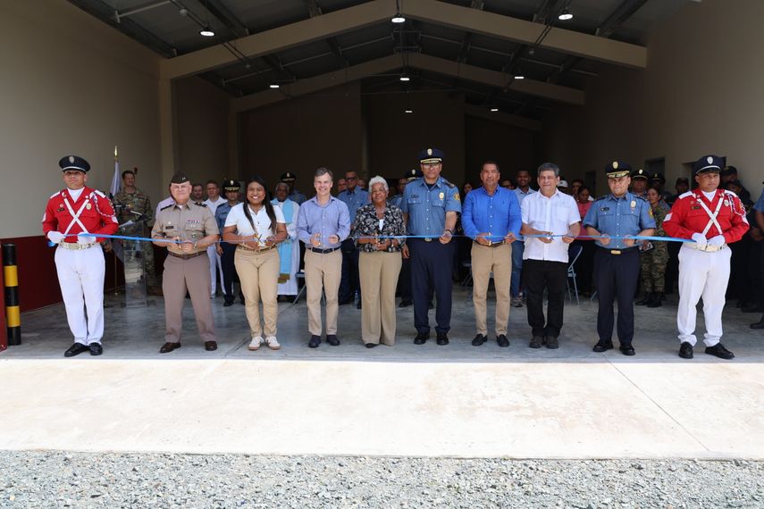 El evento contó con la presencia del ministro consejero de la Embajada de EEUU, John Barrett; el director general del Cuerpo de Bomberos, Víctor Álvarez. El evento contó con la presencia del ministro consejero de la Embajada de EEUU, John Barrett; el director general del Cuerpo de Bomberos, Víctor Álvarez.