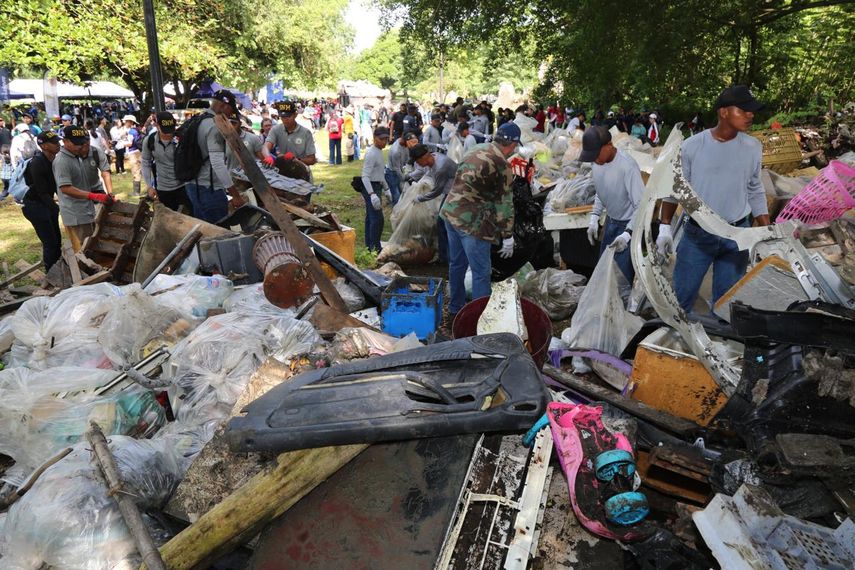 MiAMBIENTE recolecta más de 2,600 bolsas de basura en jornada de limpieza en Panamá Viejo