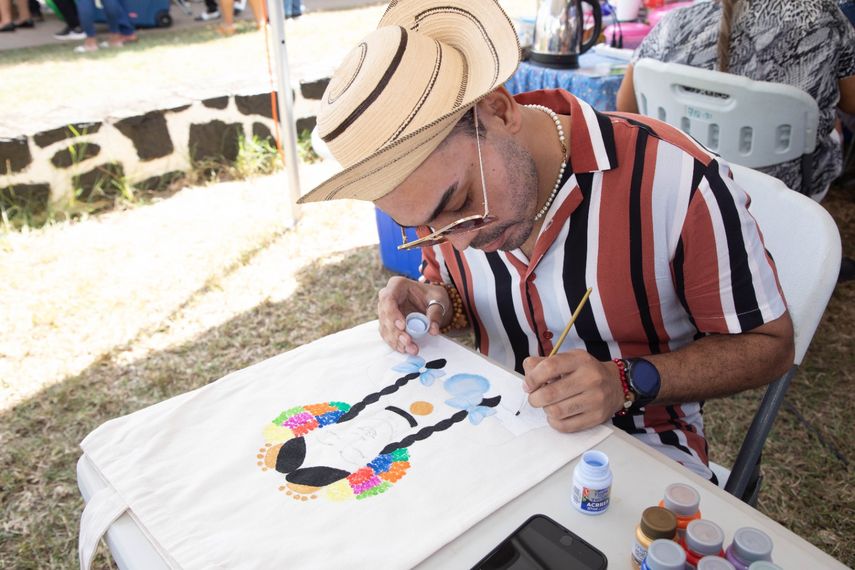 El Ministerio de Cultura (MiCultura), a través de la Dirección Nacional de Artesanías, invitó a los artesanos a nivel nacional, empresas aliadas del sector y a las entidades gubernamentales que deseen ser parte de la Feria Nacional de Artesanías 2024. El Ministerio de Cultura (MiCultura), a través de la Dirección Nacional de Artesanías, invitó a los artesanos a nivel nacional, empresas aliadas del sector y a las entidades gubernamentales que deseen ser parte de la Feria Nacional de Artesanías 2024.