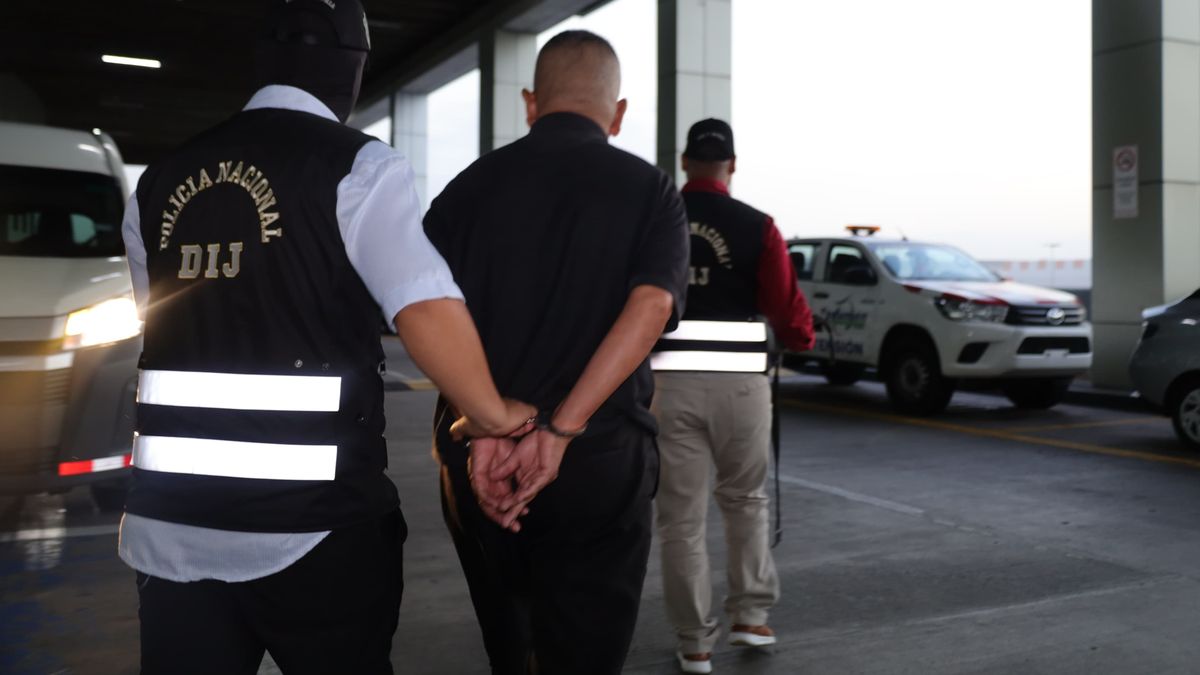 El sospechoso fue aprehendido en el Aeropuerto Internacional de Tocumen en Panamá. El sospechoso fue aprehendido en el Aeropuerto Internacional de Tocumen en Panamá.