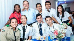 Cortizo reitera promesas a estudiantes en Día Internacional de la Juventud