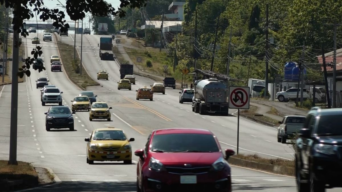 Las autoridades del tránsito verificarán el cumplimiento de las normas. Las autoridades del tránsito verificarán el cumplimiento de las normas.