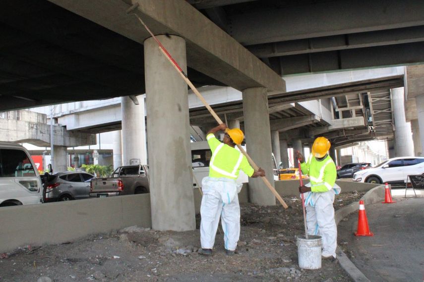 El director nacional de Mantenimiento del Ministerio de Obras Públicas (MOP), Zacarías Álvarez, informó que el puente vehicular de San Miguelito será cerrado en horario nocturno a partir del 8 de enero de 2024. El director nacional de Mantenimiento del Ministerio de Obras Públicas (MOP), Zacarías Álvarez, informó que el puente vehicular de San Miguelito será cerrado en horario nocturno a partir del 8 de enero de 2024.