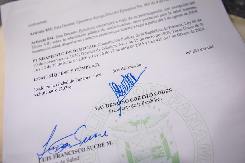 Cortizo firma decreto que reglamenta nueva Ley de Medicamentos Cortizo firma decreto que reglamenta nueva Ley de Medicamentos