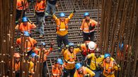 El Ministerio de Obras Públicas (MOP) proyecta la generación de hasta 37 mil empleos directos e indirectos a nivel nacional durante los próximos seis meses, impulsados por proyectos de infraestructura que actualmente se encuentran adjudicados, en proceso de licitación o próximos a ingresar a contratación pública. El Ministerio de Obras Públicas (MOP) proyecta la generación de hasta 37 mil empleos directos e indirectos a nivel nacional durante los próximos seis meses, impulsados por proyectos de infraestructura que actualmente se encuentran adjudicados, en proceso de licitación o próximos a ingresar a contratación pública.