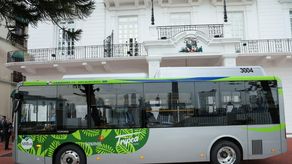 El presidente de la República, José Raúl Mulino, anunció hoy el inicio de las operaciones de cinco modernos buses 100% eléctricos que se integrarán para prestar el servicio de transporte colectivo de la empresa MiBus en la ruta del Casco Antiguo de la ciudad de Panamá, lo cual contribuirá al ambiente y conservación de este turístico punto del país.&nbsp;