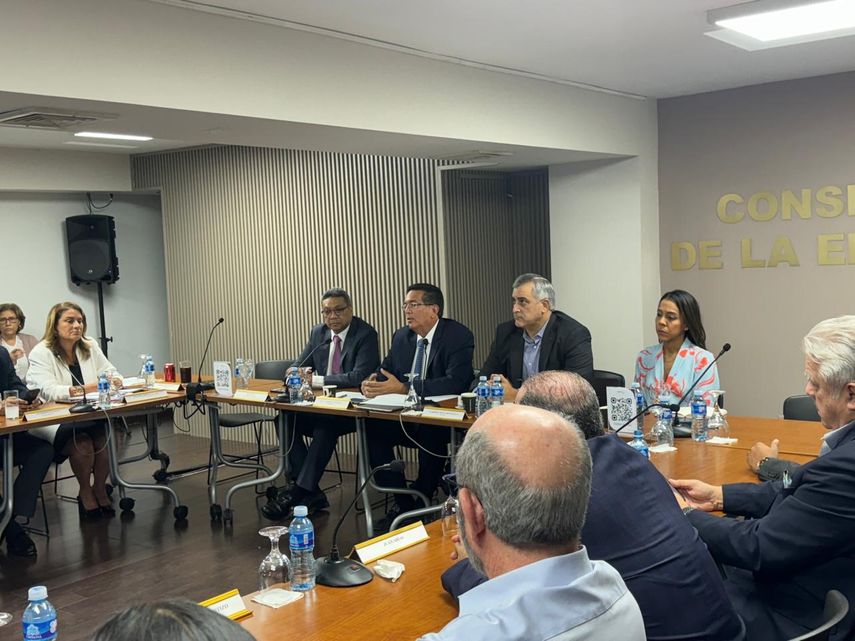 CONEP evaluó proyecto de reformas a la CSS, con su director Dino Mon