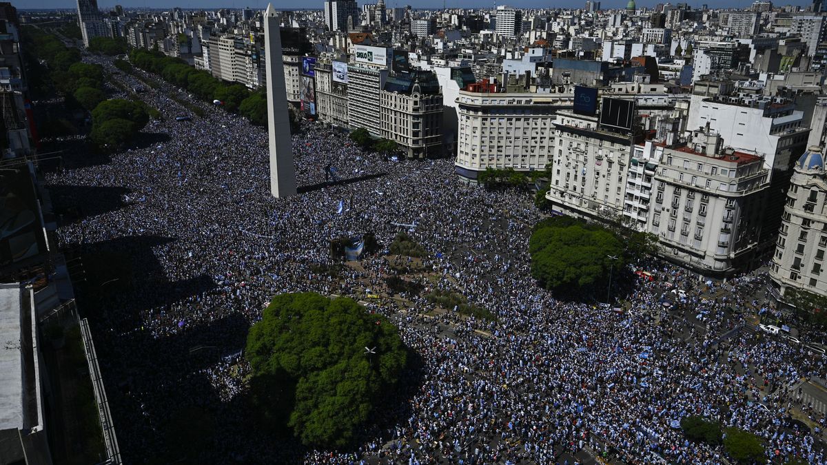 Argentina desata la fiesta con Messi y los campeones en casa