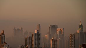 Humo tóxico persiste en la capital por último incendio en Cerro Patacón