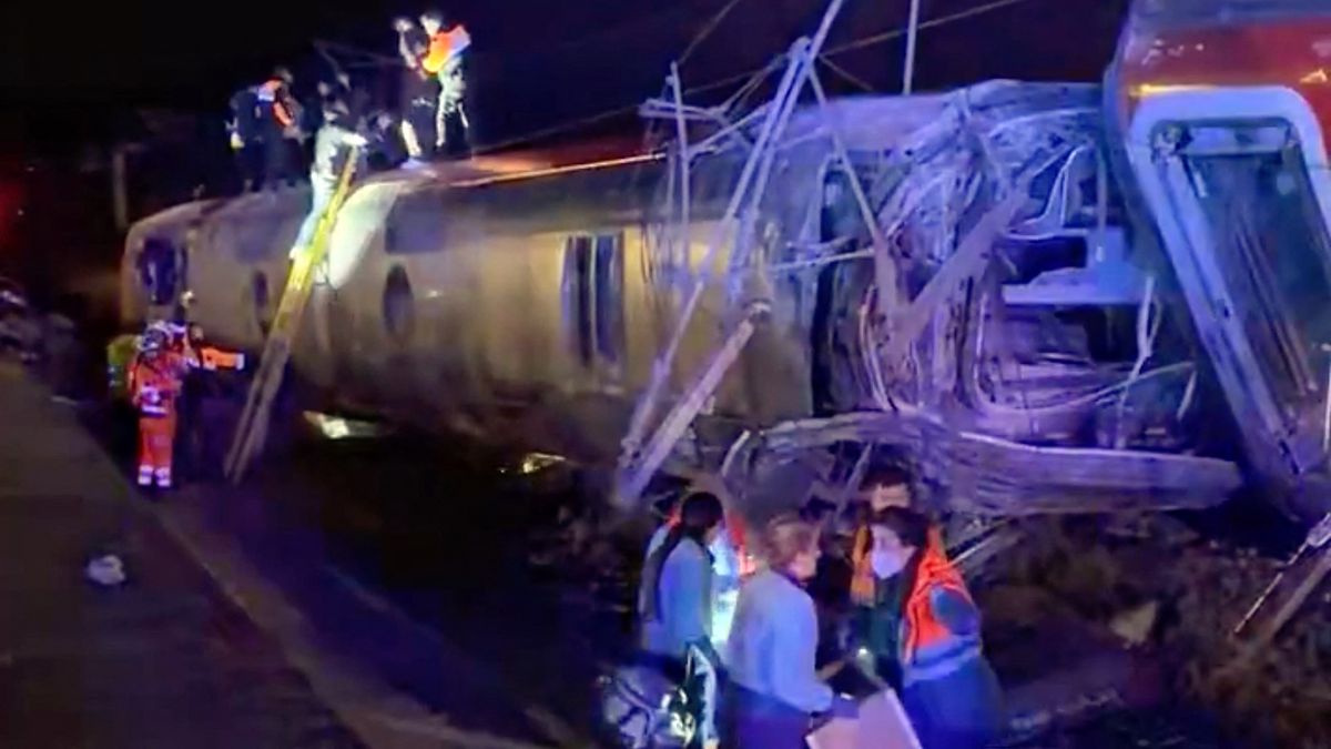 Las líneas de alta velocidad entre Madrid y el sur de España estarán suspendidas el lunes. Las líneas de alta velocidad entre Madrid y el sur de España estarán suspendidas el lunes.