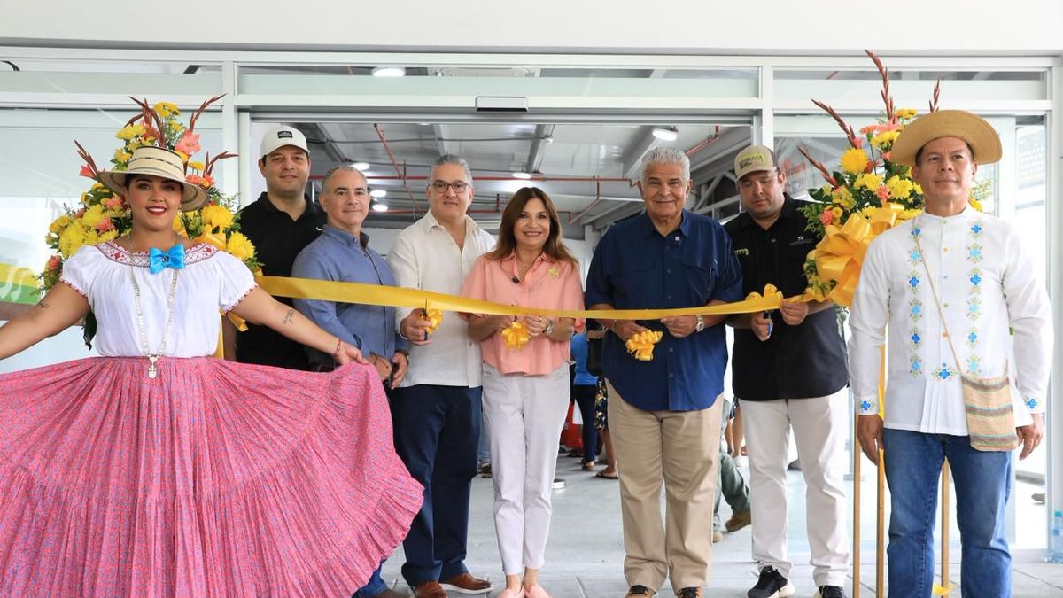 La décimo cuarta Tienda del Pueblo del Insitituto de Mercadeo Agropecuario (IMA), ubicada en el Mercado Municipal de Alcalde Díaz, fue inaugurada este viernes por el presidente de la República, José Raúl Mulino, junto con el director general de la institución, Nilo Murillo. La décimo cuarta Tienda del Pueblo del Insitituto de Mercadeo Agropecuario (IMA), ubicada en el Mercado Municipal de Alcalde Díaz, fue inaugurada este viernes por el presidente de la República, José Raúl Mulino, junto con el director general de la institución, Nilo Murillo.