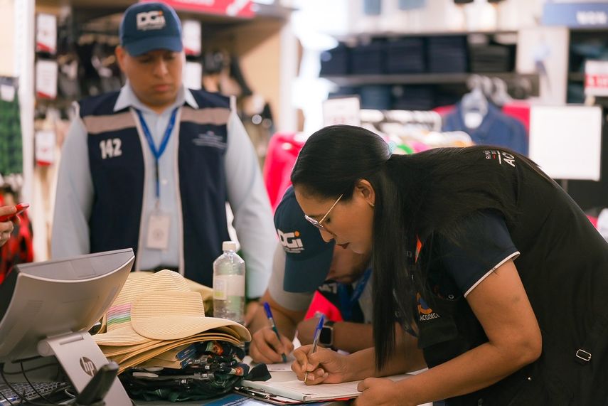 La Dirección General de Ingresos (DGI) y la (Acodeco) han formalizado un acuerdo interinstitucional con el objetivo de intensificar las inspecciones en comercios, fortaleciendo así el cumplimiento de la emisión de facturas electrónicas y el pago del Itbms. La Dirección General de Ingresos (DGI) y la (Acodeco) han formalizado un acuerdo interinstitucional con el objetivo de intensificar las inspecciones en comercios, fortaleciendo así el cumplimiento de la emisión de facturas electrónicas y el pago del Itbms.