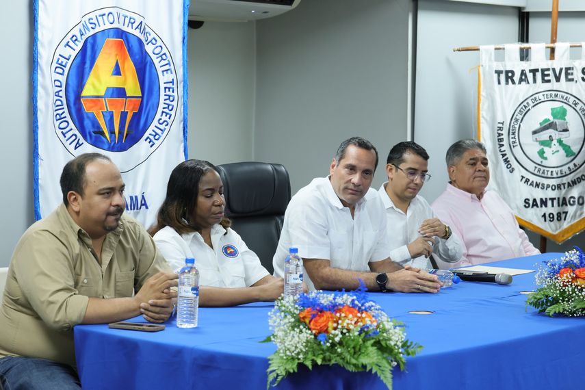 ATTT formaliza entrega de 54 certificados de operación en Veraguas
